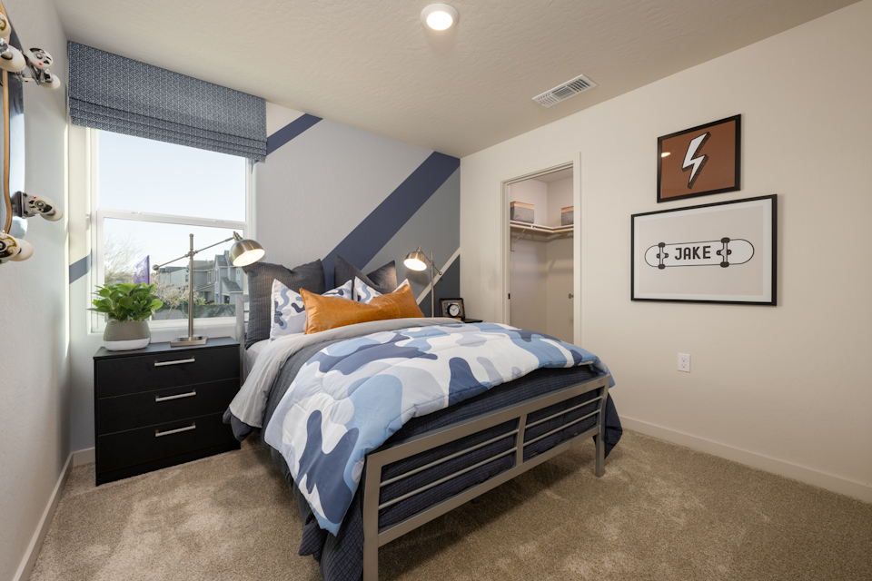 A bedroom with a bed and a shelf.