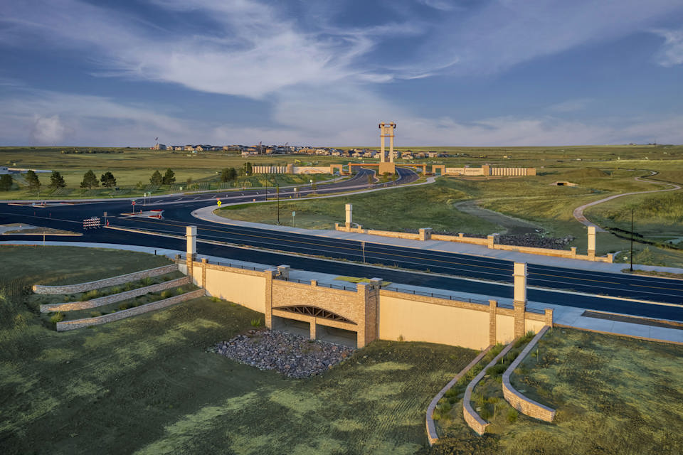 A dam with a bridge over it.