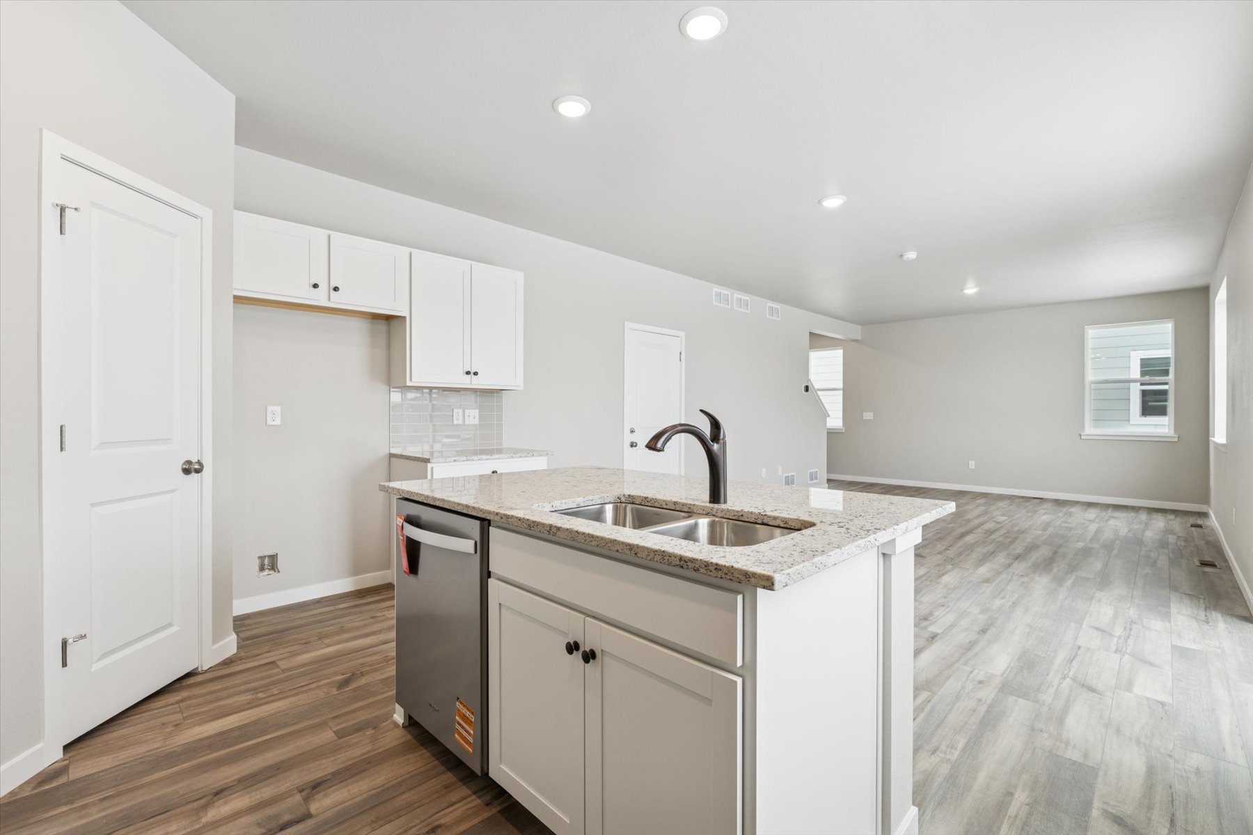 A kitchen with white cabinets.