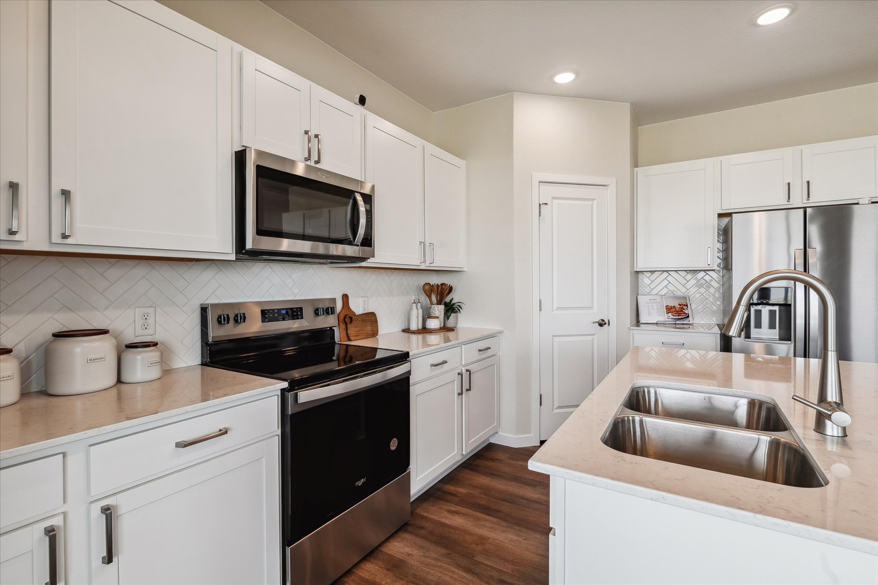 A kitchen with white cabinets.