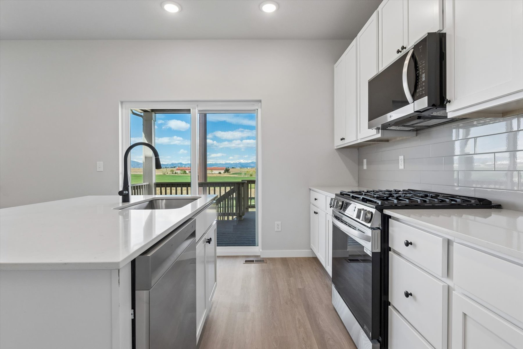 A kitchen with white cabinets.