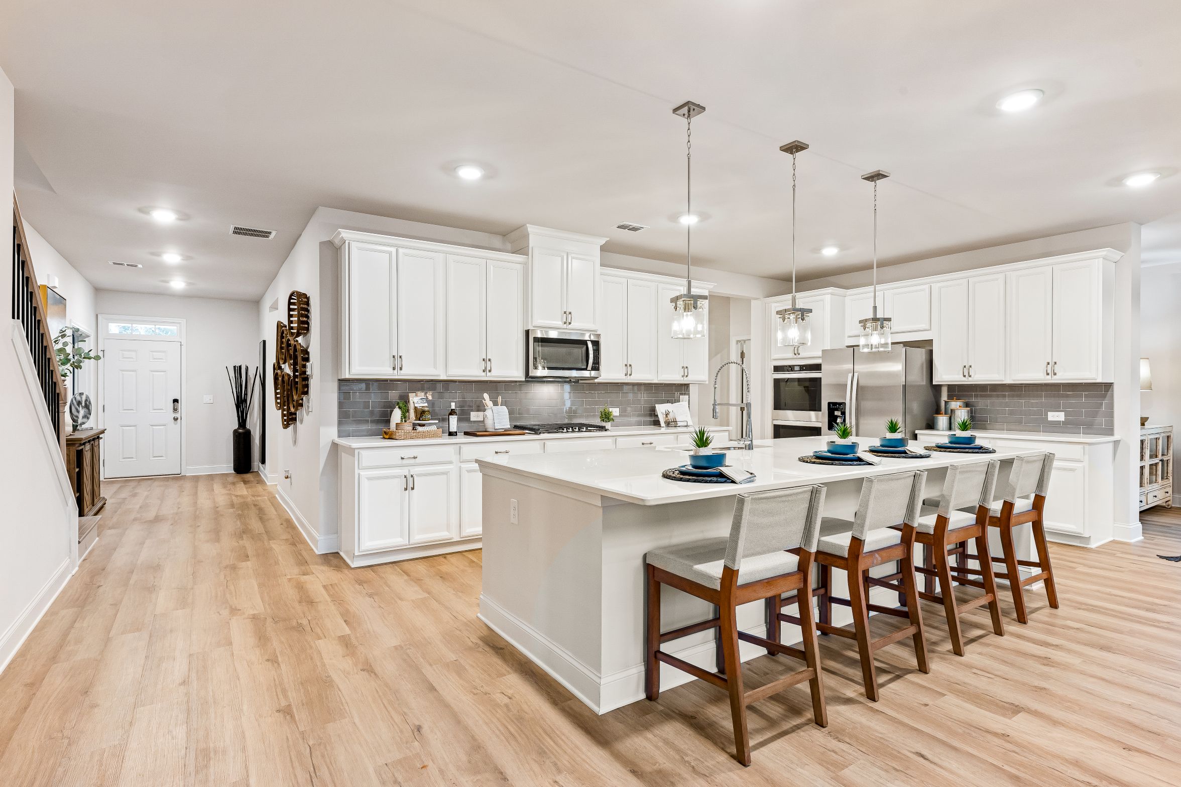 A kitchen with white cabinets.