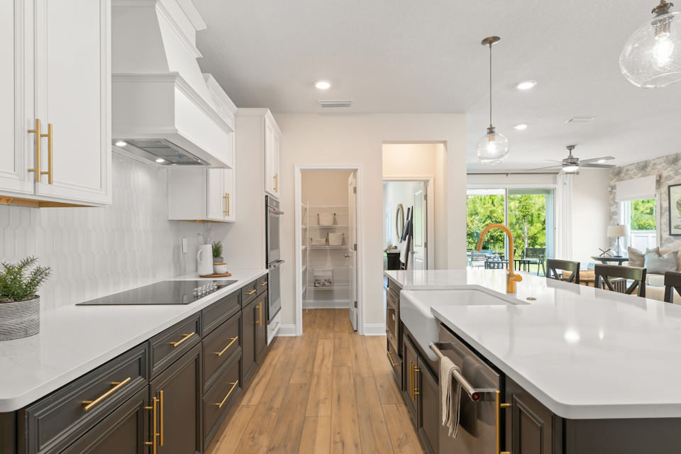 A kitchen with white cabinets.
