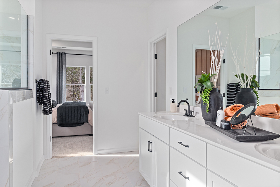 A bathroom with a sink and a mirror.
