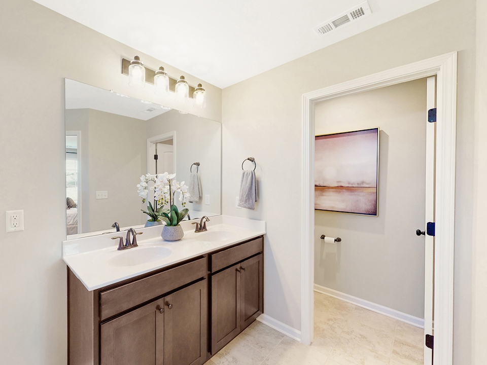 A bathroom with a sink and mirror.