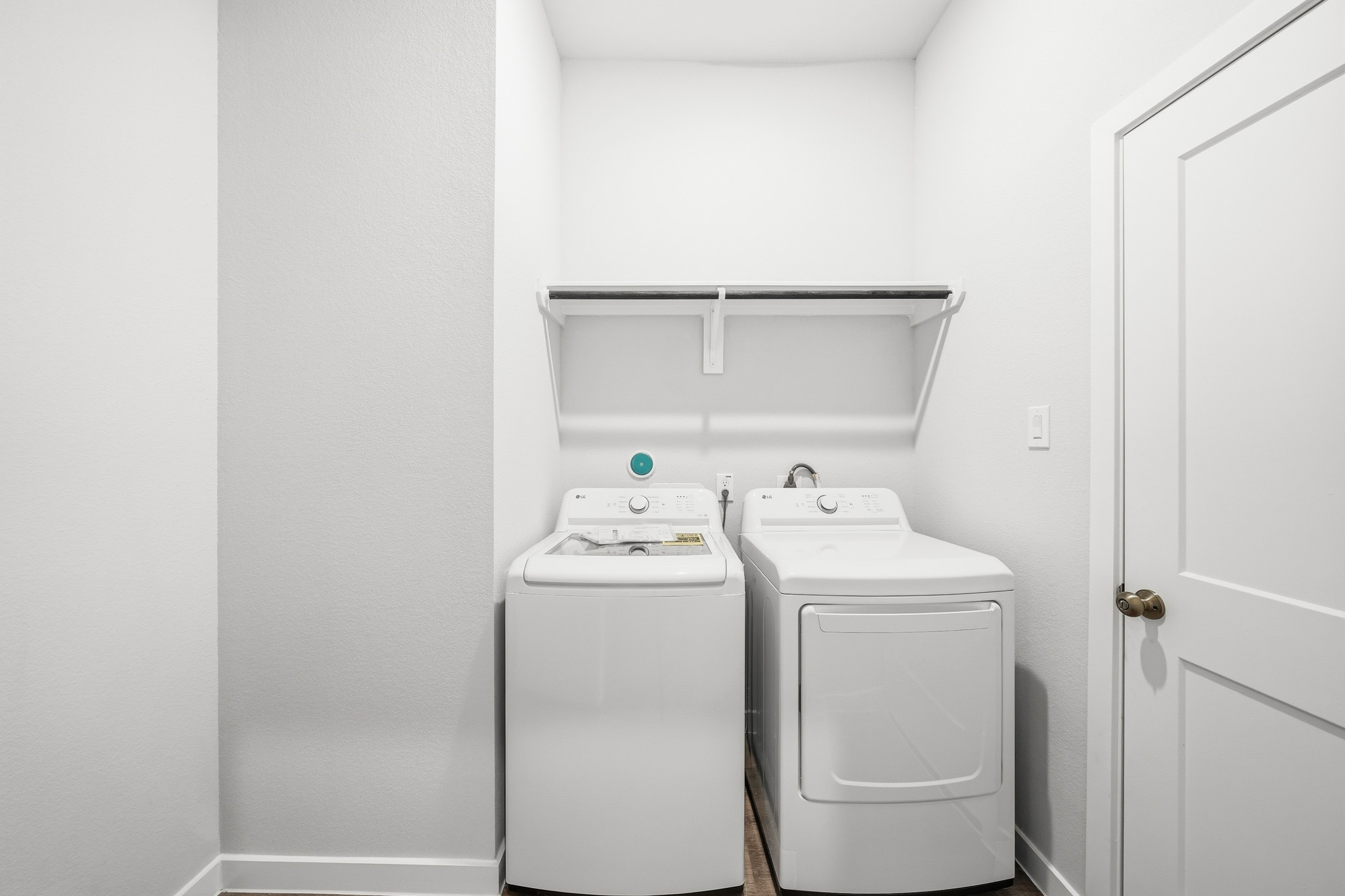 A washer and dryer in a room.
