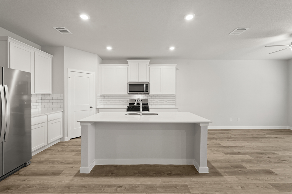 A kitchen with white cabinets.