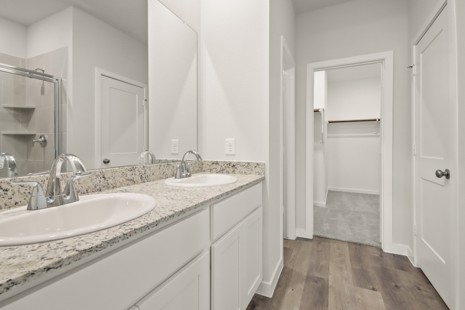 A bathroom with a sink and a mirror.