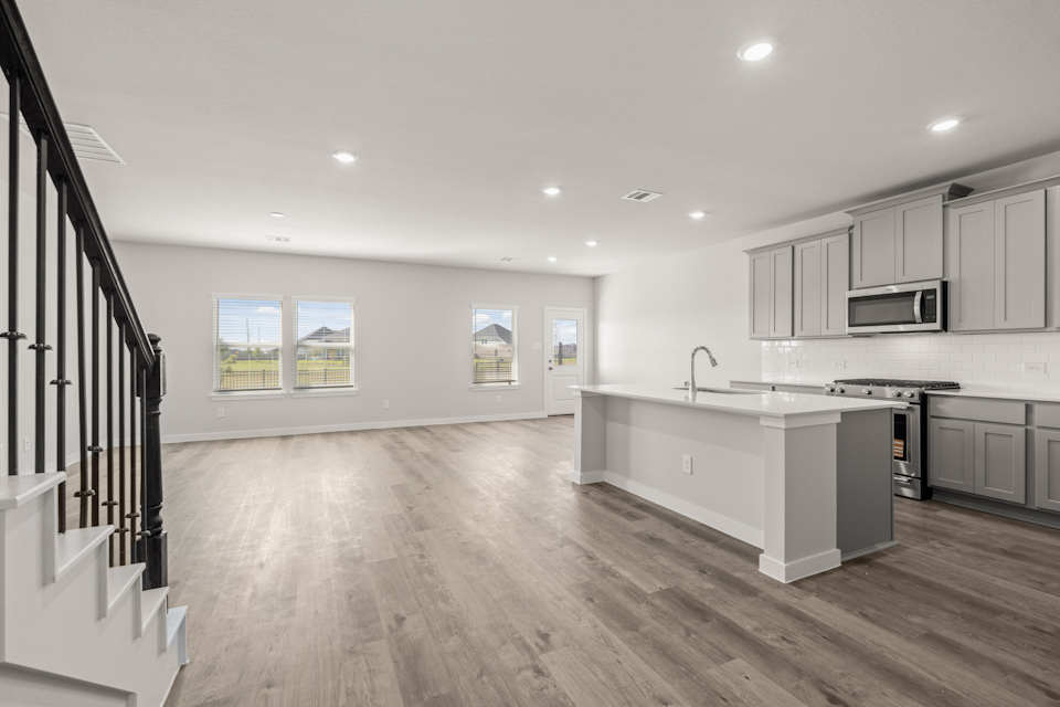 A kitchen with white cabinets.