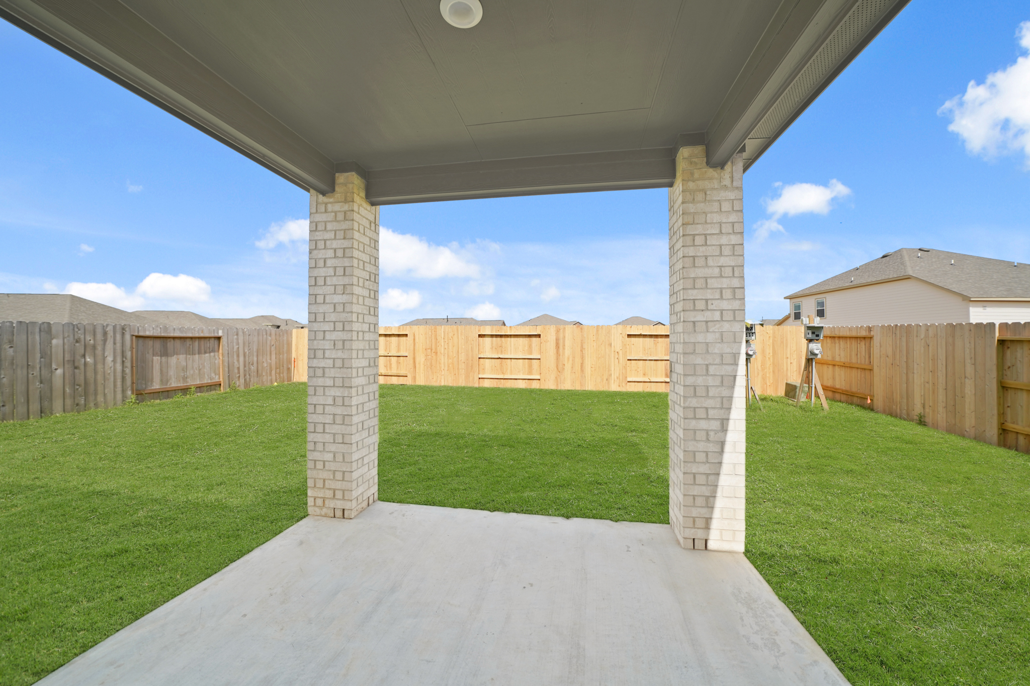 A building with pillars.
