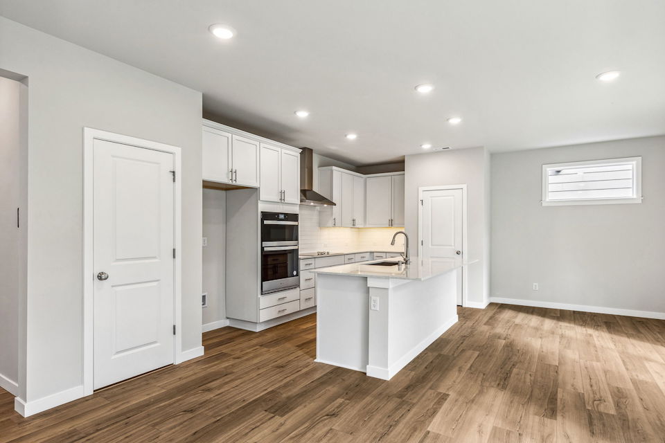 A kitchen with white cabinets.