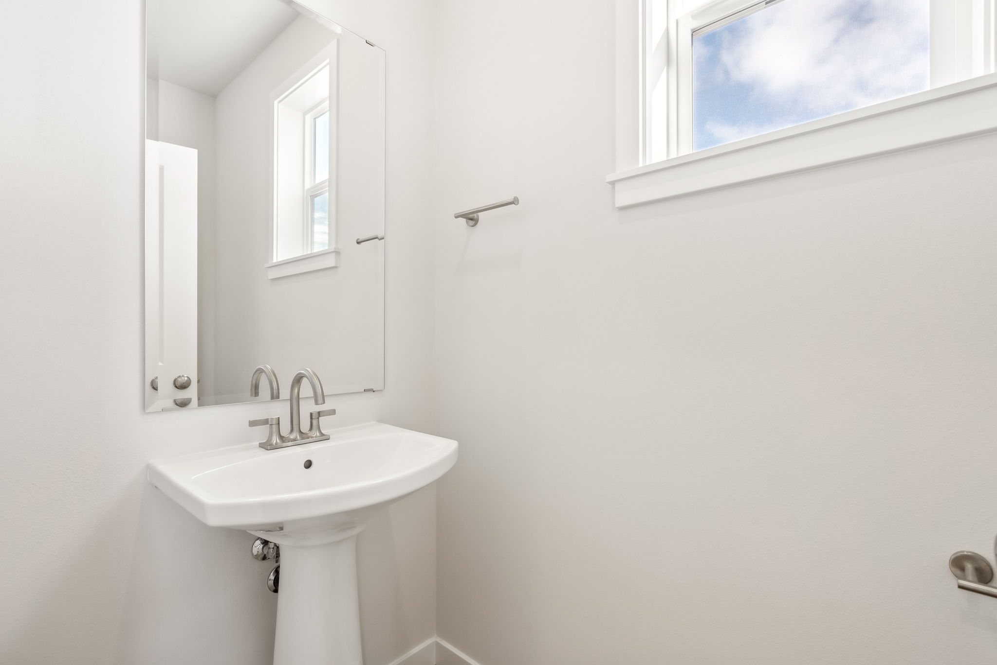 A bathroom with a sink and mirror.