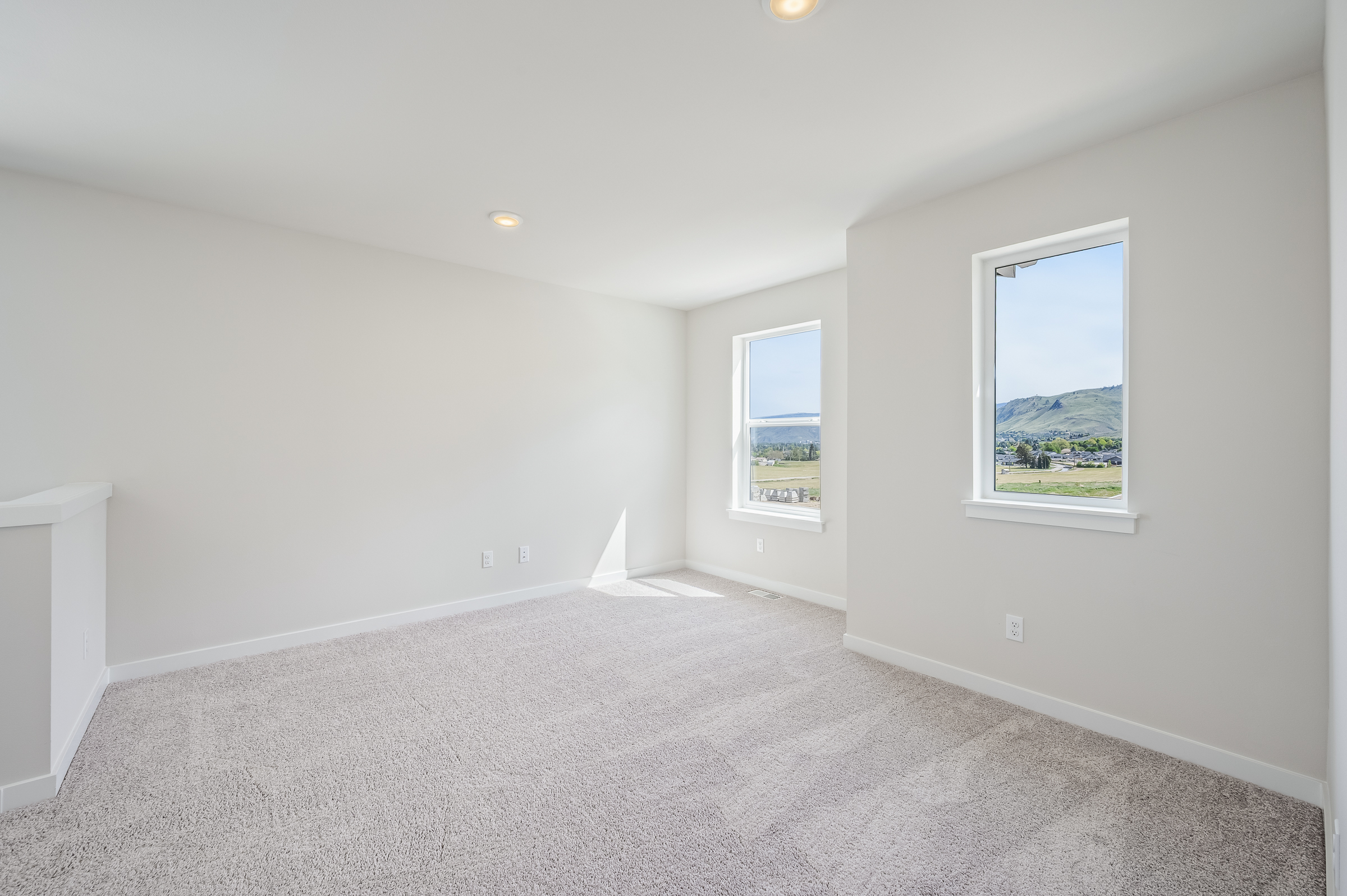 A room with a window and a carpet.