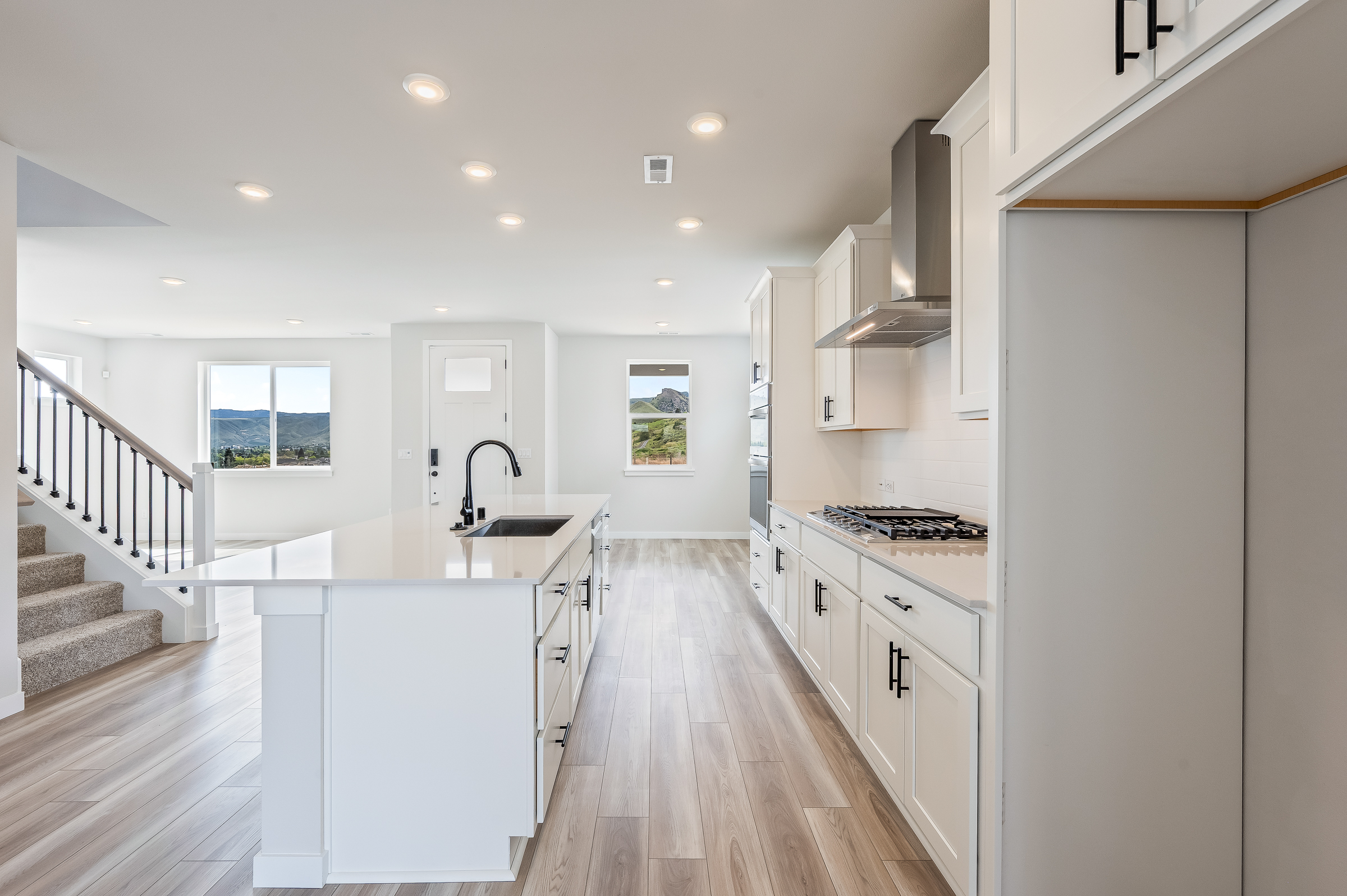 A kitchen with white cabinets.